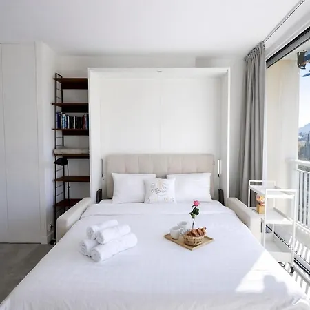 Marina - Stylish French Riviera Retreat